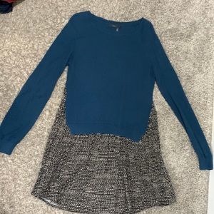 Beautiful blue blouse that has a flowy patterned bottom, great for leggings
